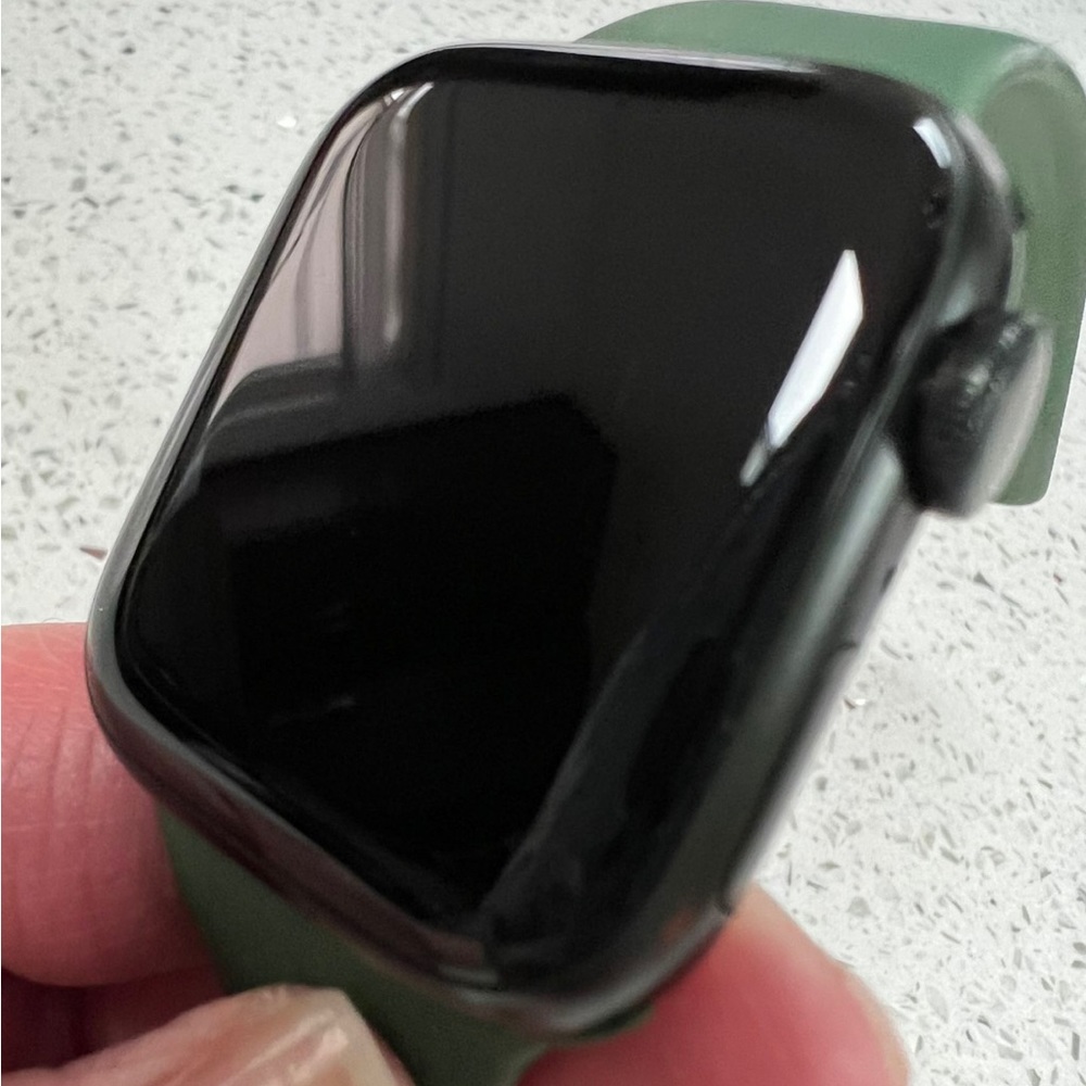 Apple Watch Series 7 . Aluminum case 41mm.Green.GPS.Unlocked for any carrier.